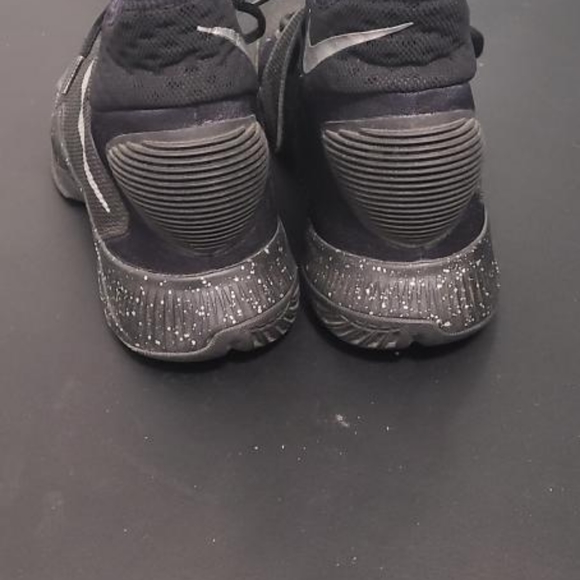 Nike basketball sneakers Men US9 - Picture 4 of 4